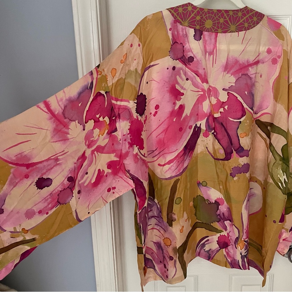Powder Watercolor Floral Short Kimono OS - Picture 4 of 8